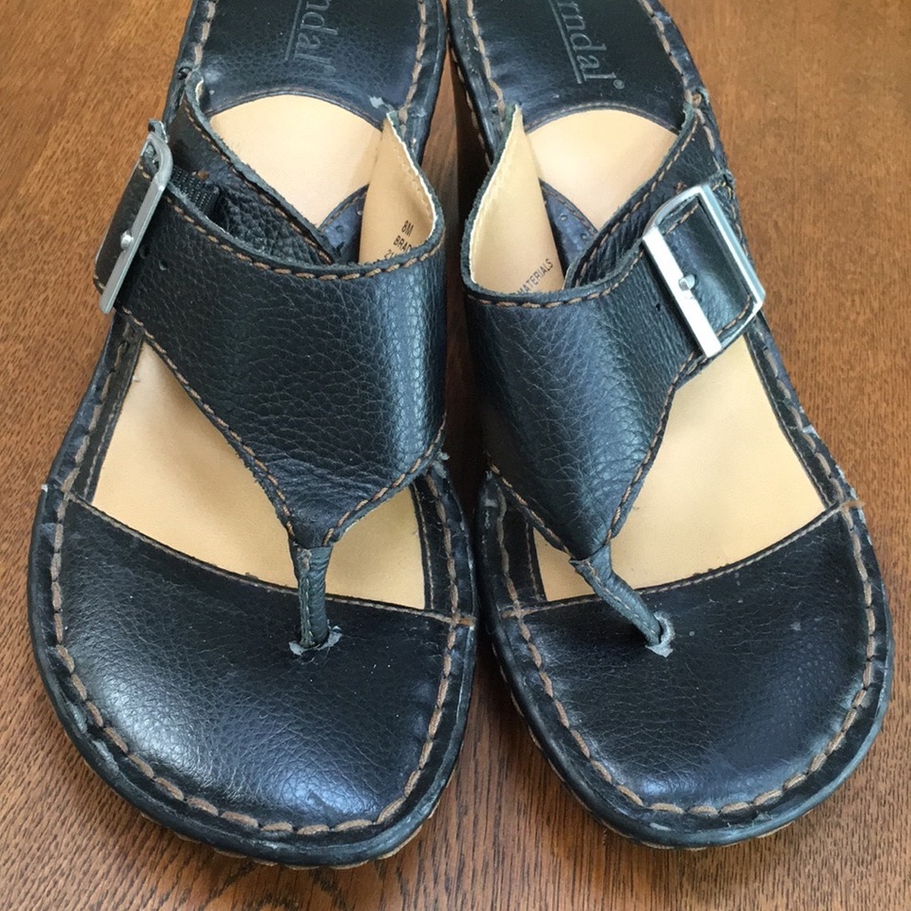 BJORNDAL BRADI thong wedge sandal Sz 8.All leather uppers. 2.5” heel. Prev owned